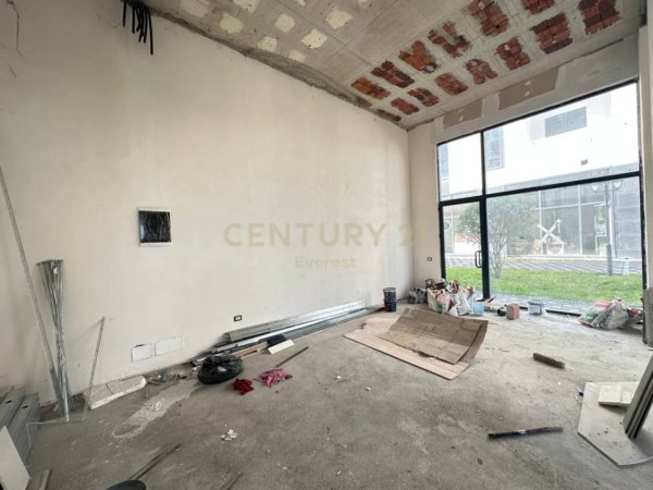 Tirane, jepet me qera Kati 0, 138 m² 3.650 € (LIQENI I THATE)