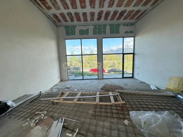 Tirane, jepet me qera Kati 0, 138 m² 3.650 € (LIQENI I THATE)