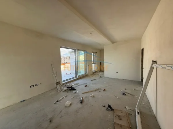 Tirane, shitet apartament 2+1+Ballkon Kati 8, 113 m² 189.500 € (UNAZA E RE)