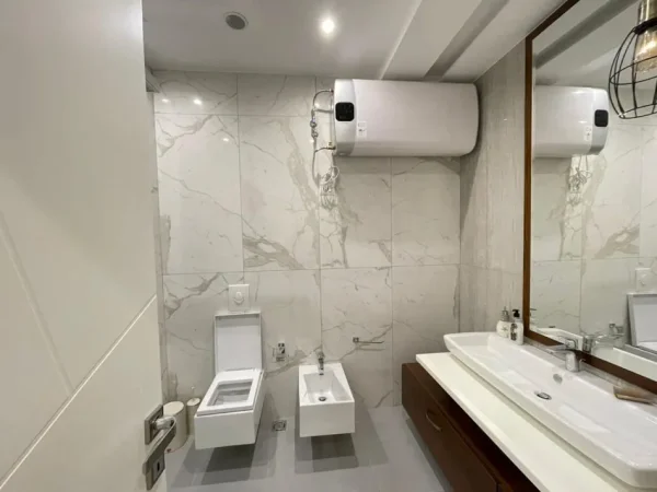 Tirane, jepet me qera apartament 3+1 Kati 5, 140 m² 1.350 € (KOPSHTI ZOOLOGJIK)