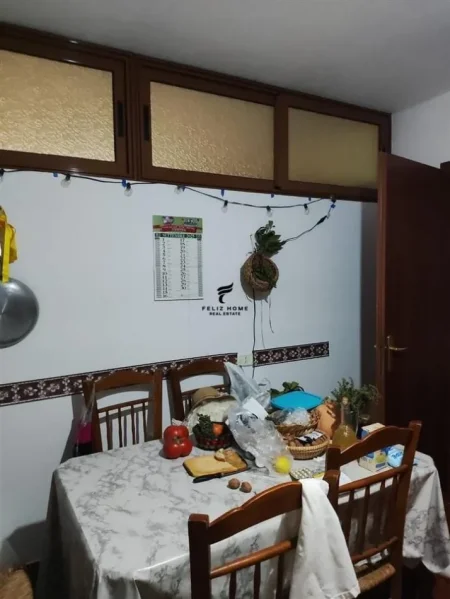 Tirane, jepet me qera apartament 1+1 Kati 3, 75 m² 600 € (KOMUNA E PARISIT)