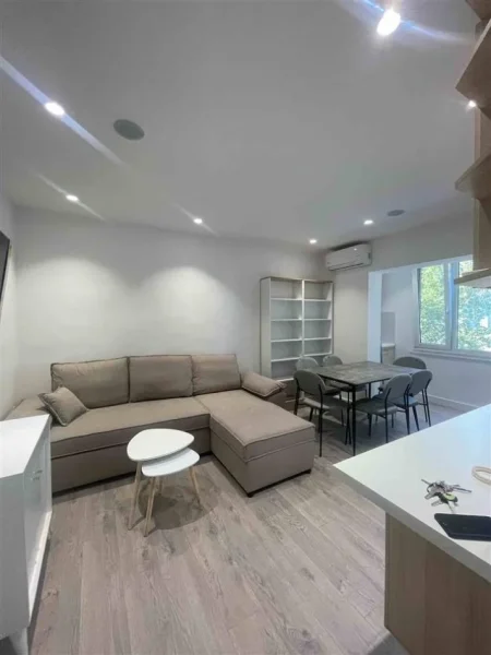 Tirane, jepet me qera apartament 1+1 Kati 4, 50 m² 550 € (Shkolla Harry Fultz)