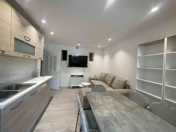 Tirane, jepet me qera apartament 1+1 Kati 4, 50 m² 550 € (Shkolla Harry Fultz)