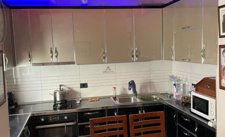 Tirane, jepet me qera apartament 1+1 Kati 5, 60 m² 800 € (RRUGA FORTUZI)