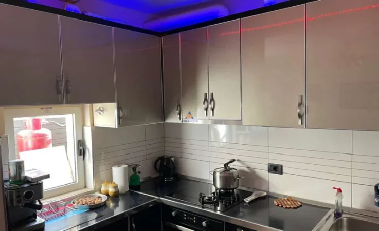 Tirane, jepet me qera apartament 1+1 Kati 5, 60 m² 800 € (RRUGA FORTUZI)