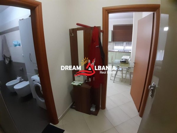 Tirane, jepet me qera apartament 1+1 , 70 m² 500 € (Rruga e Durresit)