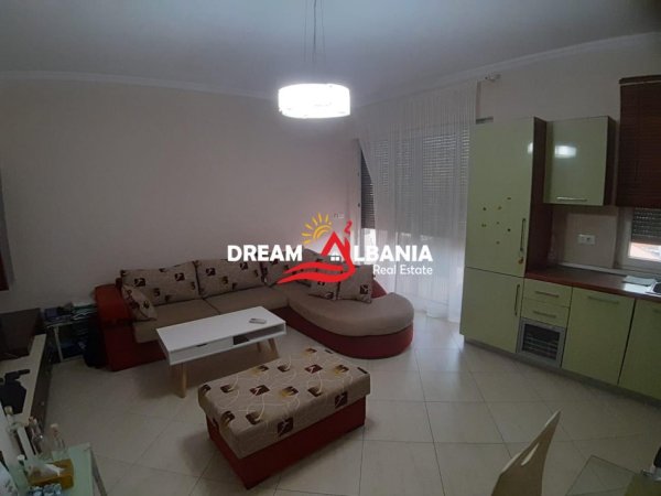 Tirane, jepet me qera apartament 1+1 , 70 m² 500 € (Rruga e Durresit)