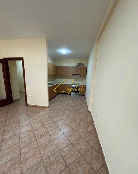 Tirane, jepet me qera zyre Kati 4, 118 m² 750 € (KOMUNA E PARISIT)