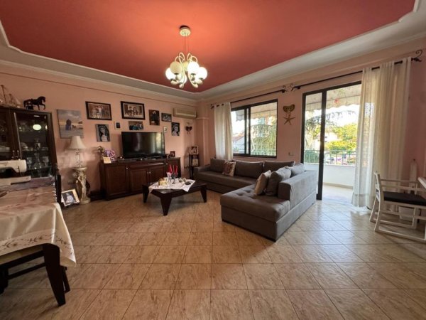 Tirane, shitet apartament 3+1+Aneks+Ballkon Kati 3, 131 m² 225.000 € (NDODHET TEK PALLATI GRAND, ish TREGU ELEKTRIK)