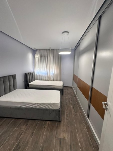 Tirane, jepet me qera apartament 2+1 Kati 4, 100 m² 600 € (Prane rrethit te Astirit)