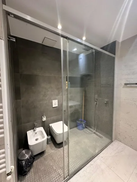 Tirane, jepet me qera apartament 2+1 Kati 4, 100 m² 600 € (Prane rrethit te Astirit)