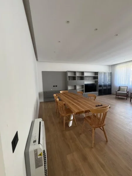 Tirane, shitet Vile 2 Katshe , 400 m² 695.000 € (Rezidenca Secret Garden)