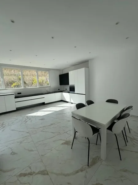 Tirane, shitet Vile 2 Katshe , 400 m² 695.000 € (Rezidenca Secret Garden)