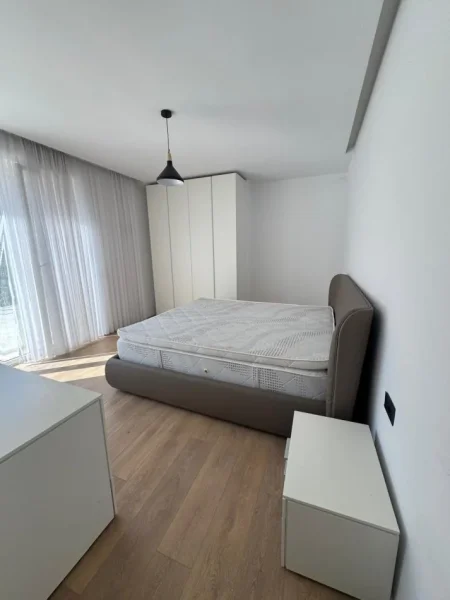 Tirane, shitet Vile 2 Katshe , 400 m² 695.000 € (Rezidenca Secret Garden)