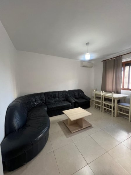 Tirane, jepet me qera apartament 2+1 Kati 3, 65 m² 500 € (rruga kongresi i manastirit)