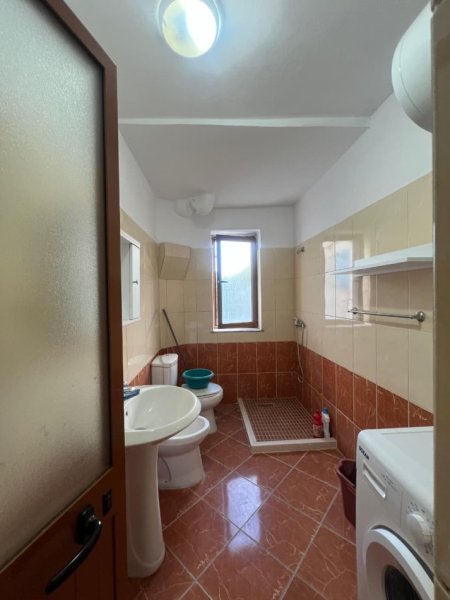 Tirane, jepet me qera apartament 2+1 Kati 3, 65 m² 500 € (rruga kongresi i manastirit)
