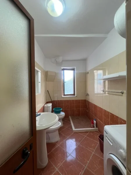 Tirane, jepet me qera apartament 2+1 Kati 3, 65 m² 450 € (rruga kongresi i manastirit)