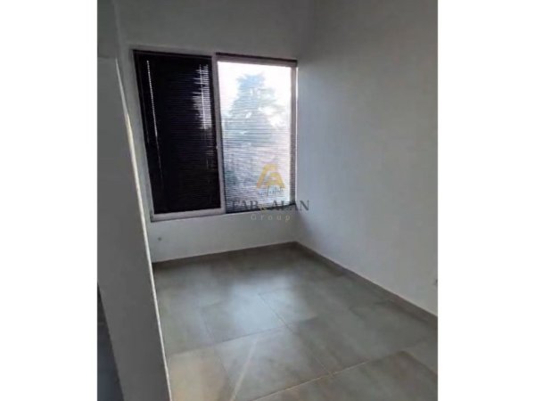 Tirane, jepet me qera ambjent biznesi Kati 1, 115 m² 1.000 € (Shkolla e Bashkuar)
