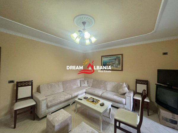 Shqiperi, jepet me qera apartament 2+1 , 90 m² 650 € (Pazari i Ri)