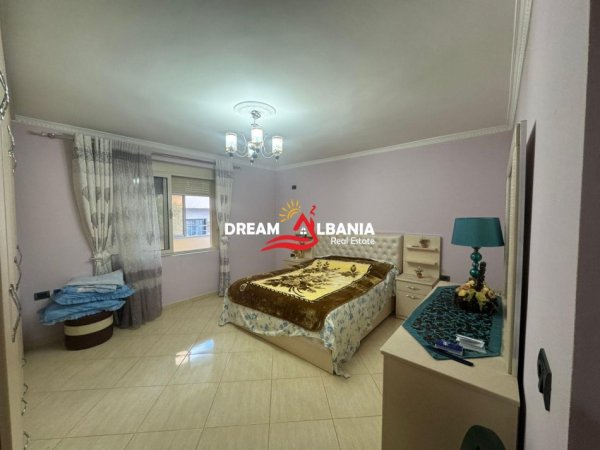 Shqiperi, jepet me qera apartament 2+1 , 90 m² 650 € (Pazari i Ri)