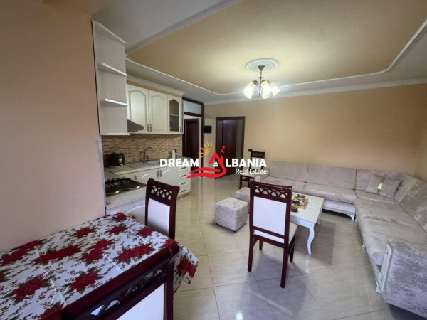 Shqiperi, jepet me qera apartament 2+1 , 90 m² 650 € (Pazari i Ri)