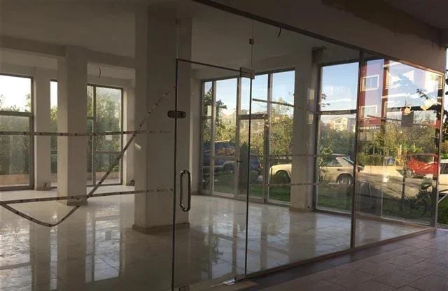 Tirane, shitet dyqan Kati 0, 92 m² 150.000 € (PASKUQAN)