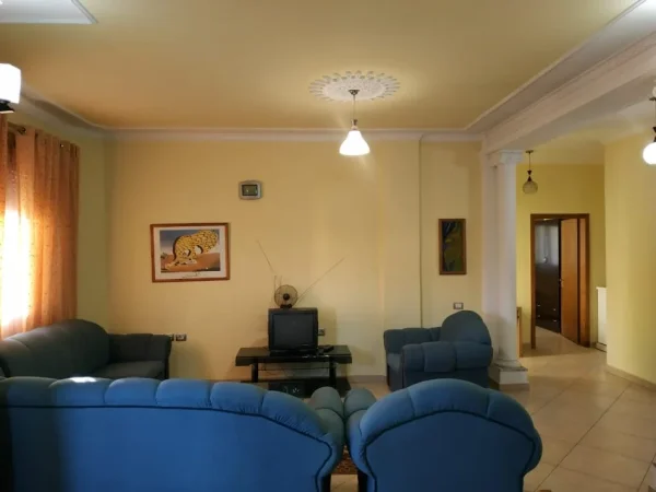 Tirane, shitet Vile 4 Katshe , 720 m² 750.000 € (SELITE)