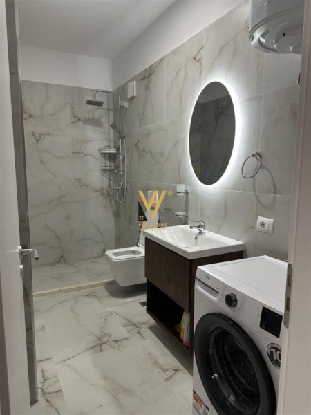 Tirane, jepet me qera apartament 2+1+Ballkon Kati 8, 80 m² 1.000 € (ZOGU I ZI)