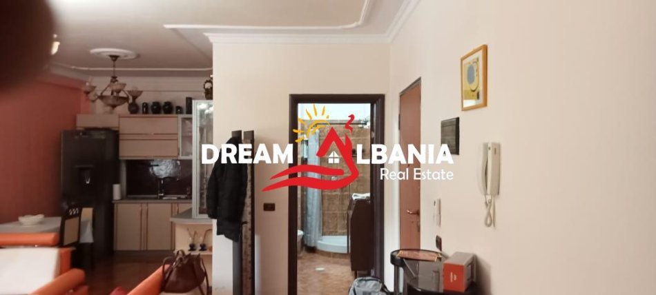 Tirane, jepet me qera 1+1 , 80 m² 550 € (Fresku)