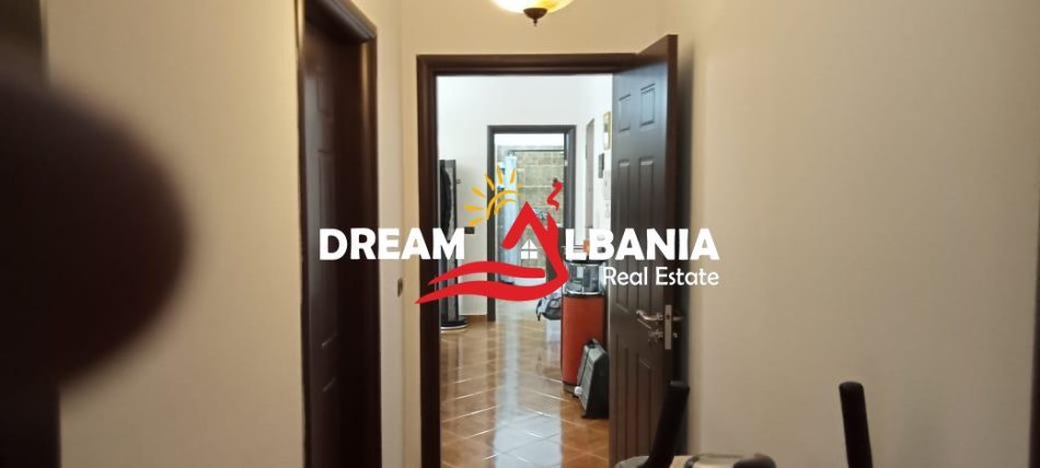 Tirane, jepet me qera 1+1 , 80 m² 550 € (Fresku)