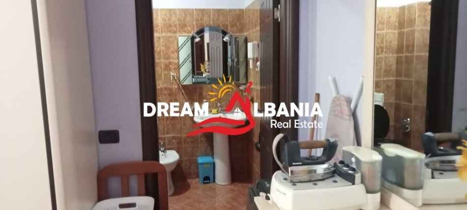 Tirane, jepet me qera 1+1 , 80 m² 550 € (Fresku)