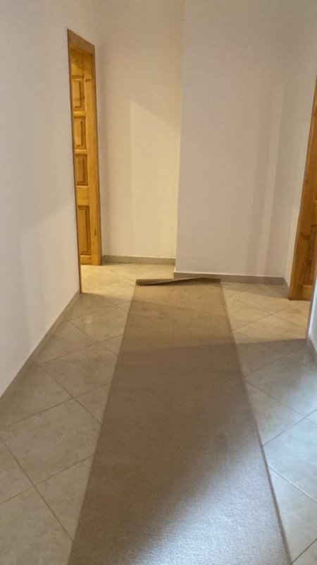 Tirane, jepet me qera shtepi 1+1+Ballkon Kati 0, 75 m² 500 € (Fusha Aviacionit)