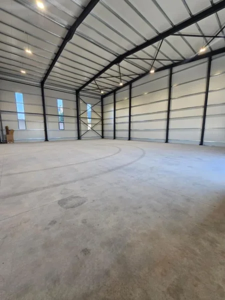 Tirane, jepet me qera magazine Kati 0, 530 m² 2.650 € (KASHAR)