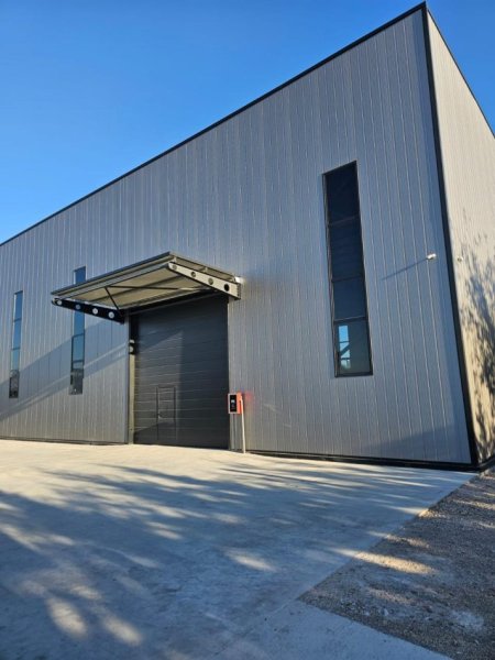 Tirane, jepet me qera magazine Kati 0, 530 m² 2.650 € (KASHAR)