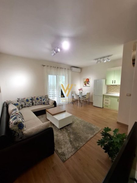 Tirane, jepet me qera apartament 2+1+Ballkon Kati 3, 110 m² 800 € (KOPSHTI ZOOLOGJIK)