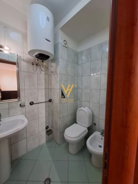 Tirane, jepet me qera apartament 2+1+Ballkon Kati 3, 110 m² 800 € (KOPSHTI ZOOLOGJIK)