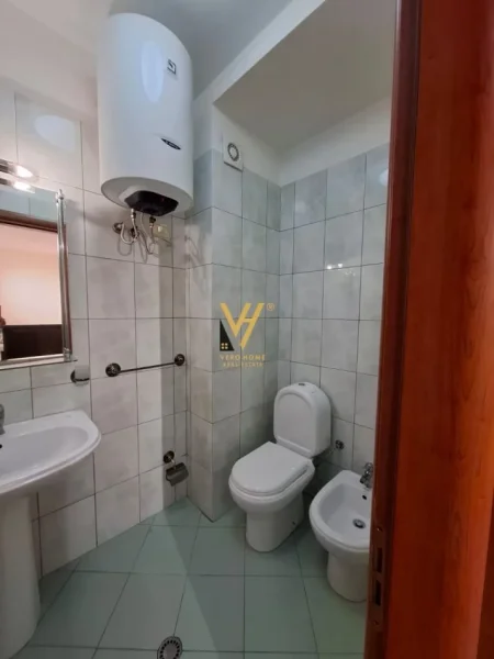 Tirane, jepet me qera apartament 2+1+Ballkon Kati 3, 110 m² 800 € (KOPSHTI ZOOLOGJIK)
