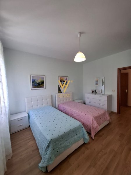 Tirane, jepet me qera apartament 2+1+Ballkon Kati 3, 110 m² 800 € (KOPSHTI ZOOLOGJIK)