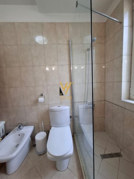 Tirane, jepet me qera apartament 2+1+Ballkon Kati 3, 110 m² 800 € (KOPSHTI ZOOLOGJIK)