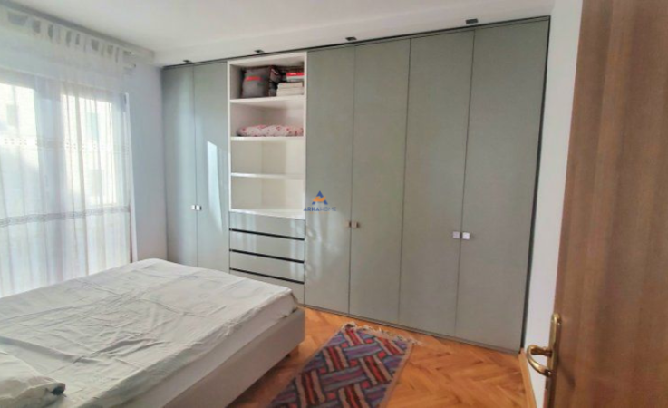 Tirane, jepet me qera apartament 1+1 Kati 6, 50 m² 550 € (MYSLYM SHYRI)