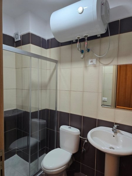 Tirane, jepet me qera apartament 2+1+Ballkon Kati 5, 120 m² 500 € (Ne Yzberisht, Tirane)