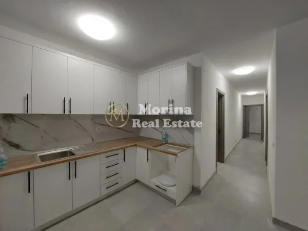 Tirane, jepet me qera apartament 3+1 Kati 2, 127 m² 500 € (5 Maji)