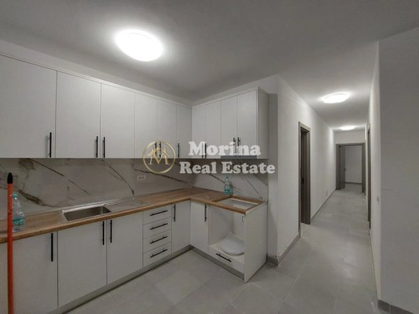 Tirane, jepet me qera apartament 3+1 Kati 2, 127 m² 500 € (5 Maji)
