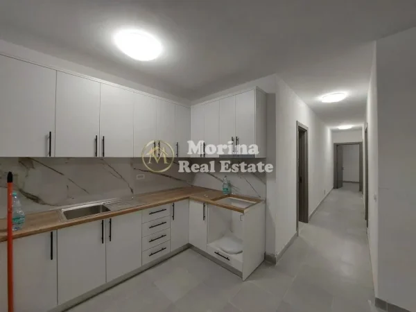 Tirane, jepet me qera apartament 3+1 Kati 2, 127 m² 500 € (5 Maji)