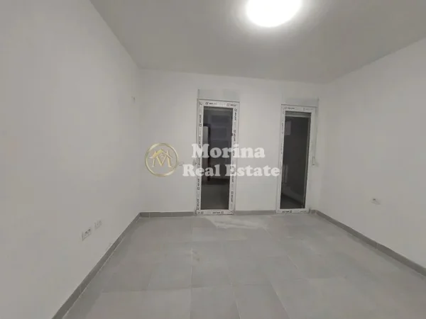 Tirane, jepet me qera apartament 3+1 Kati 2, 127 m² 500 € (5 Maji)