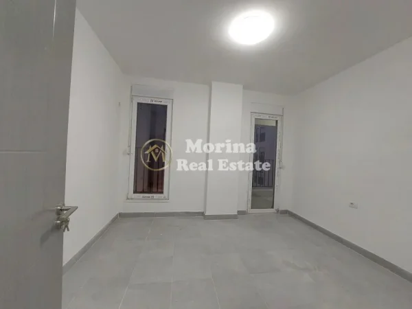 Tirane, jepet me qera apartament 3+1 Kati 2, 127 m² 500 € (5 Maji)