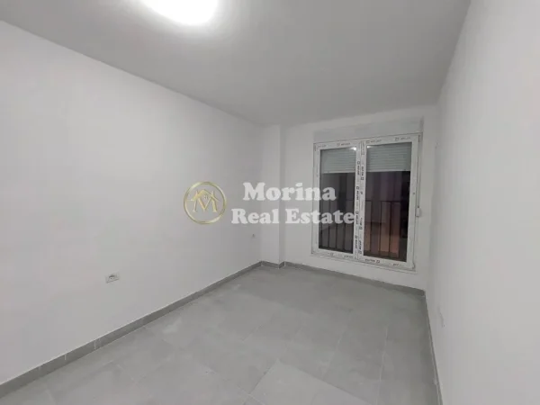 Tirane, jepet me qera apartament 3+1 Kati 2, 127 m² 500 € (5 Maji)