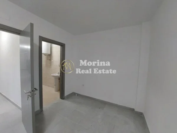Tirane, jepet me qera apartament 3+1 Kati 2, 127 m² 500 € (5 Maji)