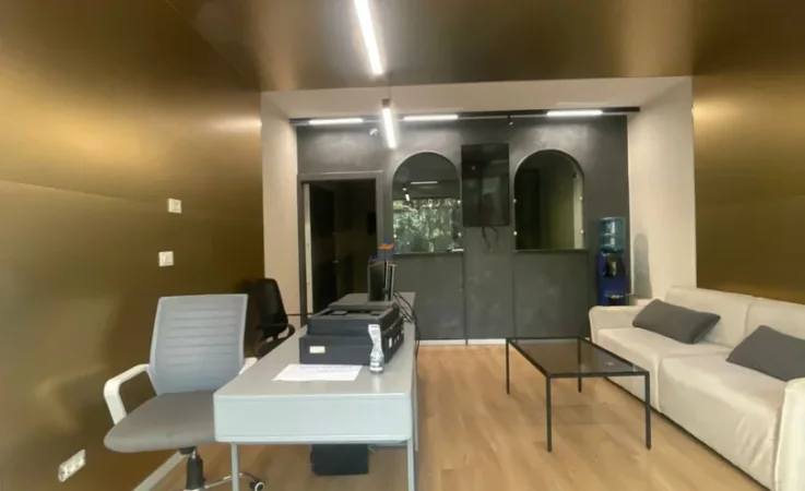 Tirane, jepet me qera ambjent biznesi Kati 0, 60 m² 830 € (VASIL SHANTO)