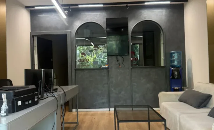 Tirane, jepet me qera ambjent biznesi Kati 0, 60 m² 830 € (VASIL SHANTO)